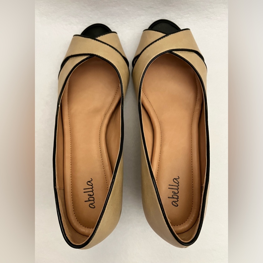 Black and Tan wedged dress shoes